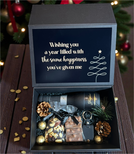 Personalisierte festliche Geschenkbox mit Foto-Schlüsselanhänger, Mini Freixenet, Schokolade, Nüssen und Weihnachtsdekoration