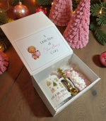 Christmas Cozy Geschenkbox mit personalisierter Weihnachtstasse, Kakao, Mini-Marshmallows und Löffel