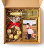 Personalisierte Geschenkbox mit Freixenet, 6 Ferrero Rocher Pralinen und Fotorahmen mit Wunschfoto